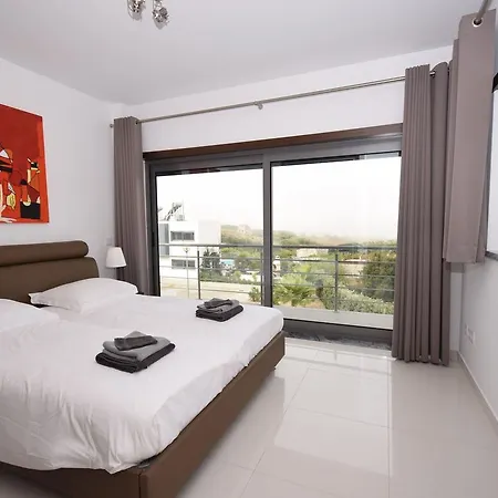 Modern With Private Pool Just 400m From The Sea