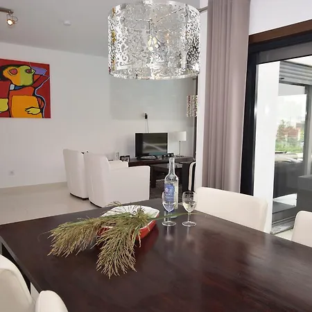 Modern With Private Pool Just 400m From The Sea *